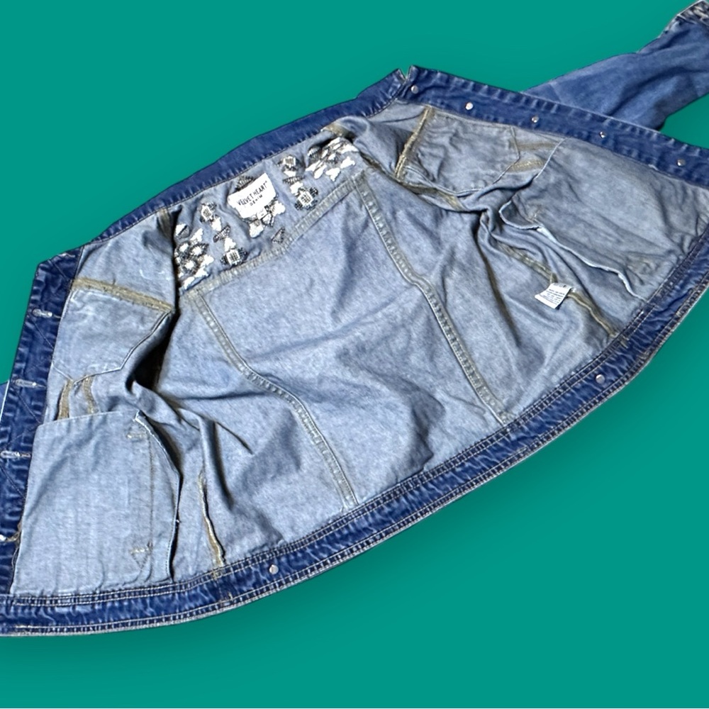 EUC Velvet Heart Embroidered Denim Jacket in Medium Blue Wash. Size Medium 💙🩵 - Picture 5 of 11